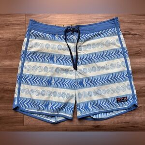 PATAGONIA Men's Scallop Hem Stretch Wavefarer® Boardshorts 18" Sz 38 Blue Swim